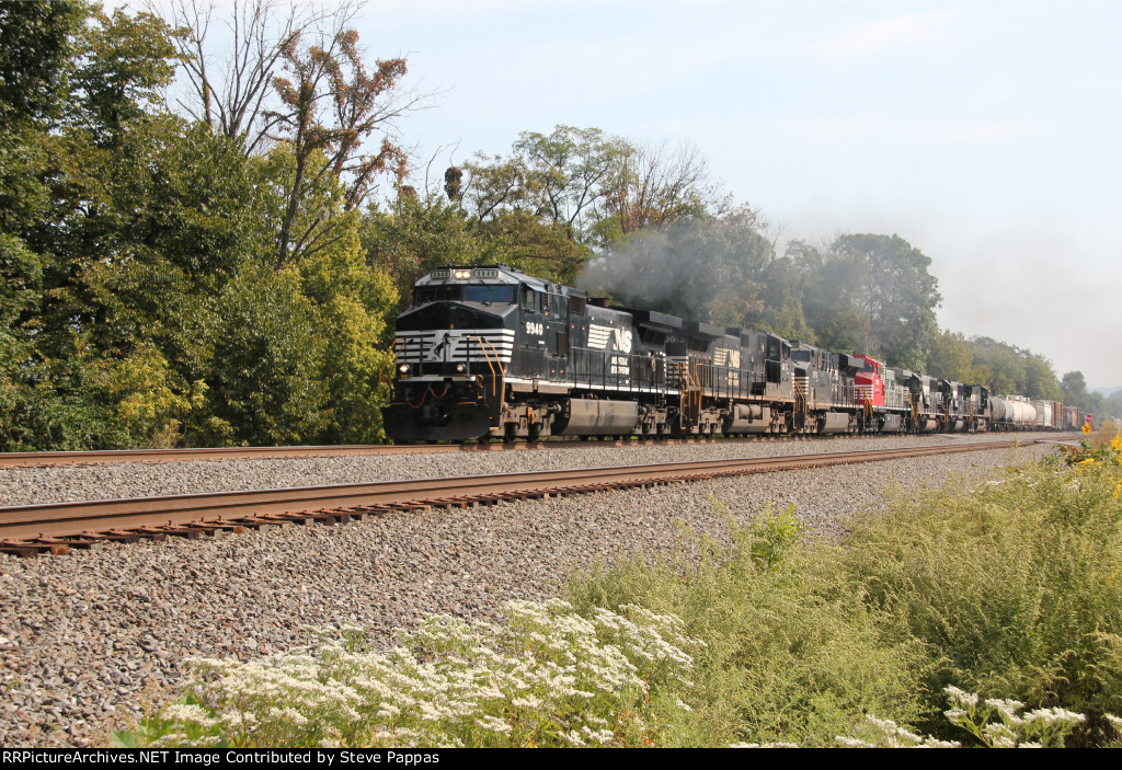 NS 9940 leads train 35A at MP116